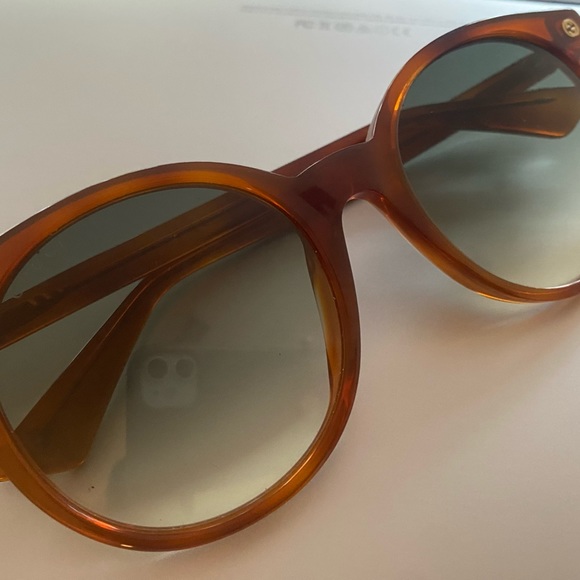 Gucci sunglasses, good condition. Selling for $95 original price $400